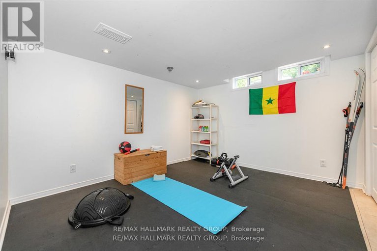 29395719/9-newbury-avenue/borden-farmstewart-farmcarleton-heightsparkwood-hills/ottawa/ontario/K2E6K7_32