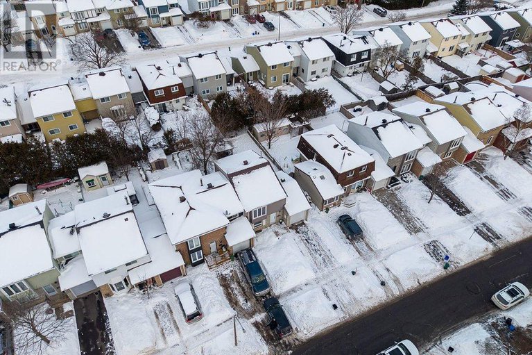 29284371/2390-rondel-street/blackburn-hamlet-south/ottawa/ontario/K1B4M2_37