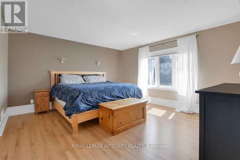 28624550/11-honeywood-court/riverside-southgloucester-glen/ottawa/ontario/K1V1Y4_18