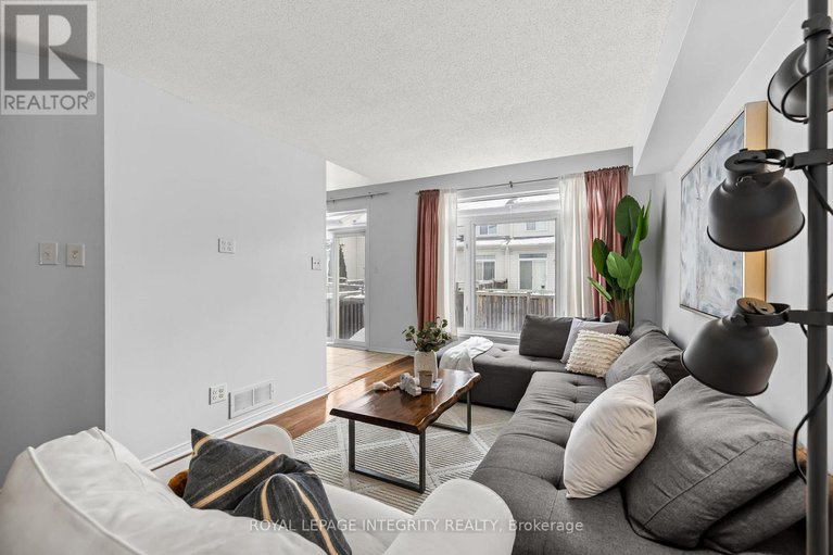 29348101/213-opus-street/emerald-meadowstrailwest/ottawa/ontario/K2S0J2_8