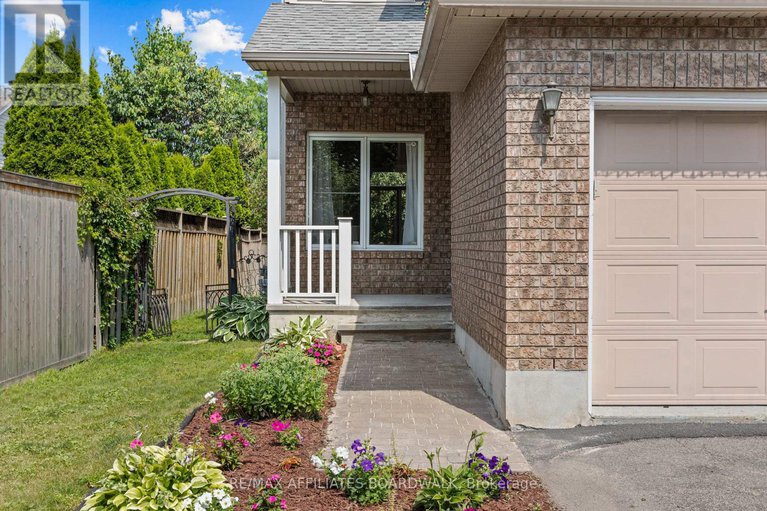 28620328/1056-rocky-harbour-crescent/riverside-southgloucester-glen/ottawa/ontario/K1V1V3_2