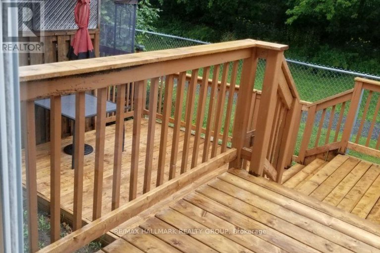 29250836/1165-falconcrest-court/chatelaine-village/ottawa/ontario/K4A3Z4_30