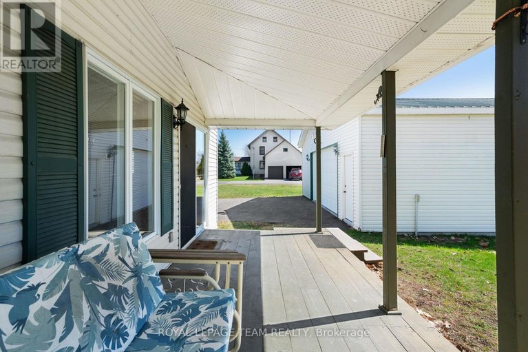 29672745/12106-lakeshore-drive/south-dundas-williamsburgh-twp/south-dundas/ontario/K0C1X0_35