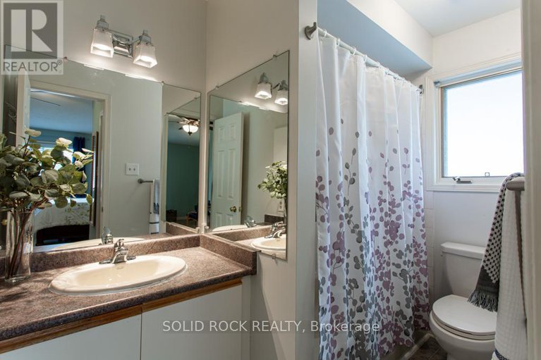 28593737/11-royal-field-crescent/longfields/ottawa/ontario/K2J4G1_20