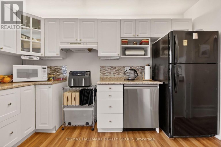 29421781/512-melbourne-avenue/mckellarhighland/ottawa/ontario/K2A1W5_14