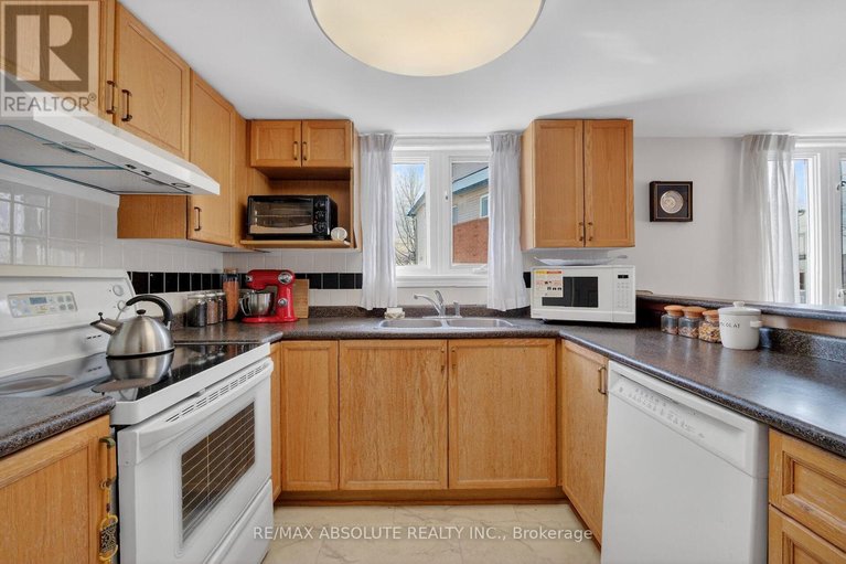 29681192/117-tall-pines-private/leslie-park/ottawa/ontario/K2H1H1_26