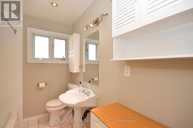 28262134/866-claude-street/castle-heightsrideau-high/ottawa/ontario/K1K2S6_18