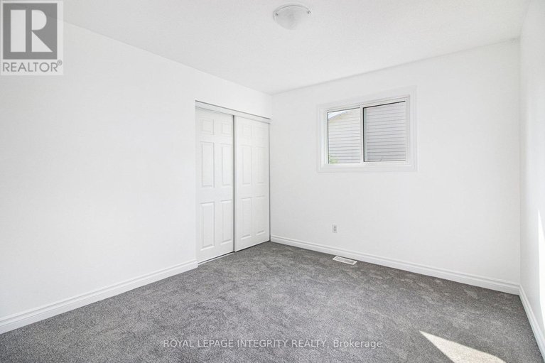 28422244/2044-wildflower-drive/queenswood-heights-south/ottawa/ontario/K1E3R5_19