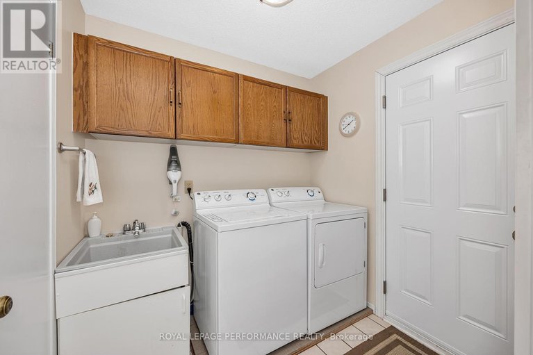 29340777/1764-tache-way/fallingbrookpineridge/ottawa/ontario/K4A2S6_16