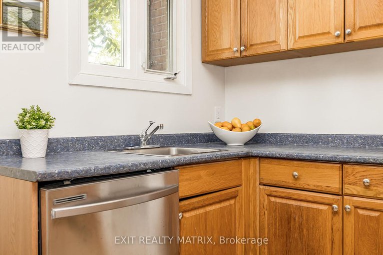28643711/968-meadowlands-drive/carleton-heights/ottawa/ontario/K2C0K3_13