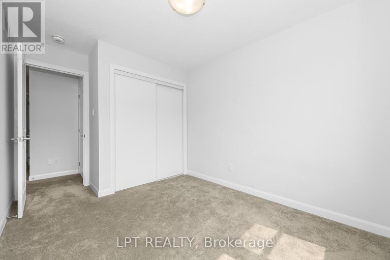 28716756/105-teelin-circle/half-moon-bay/ottawa/ontario/K2J6V1_17
