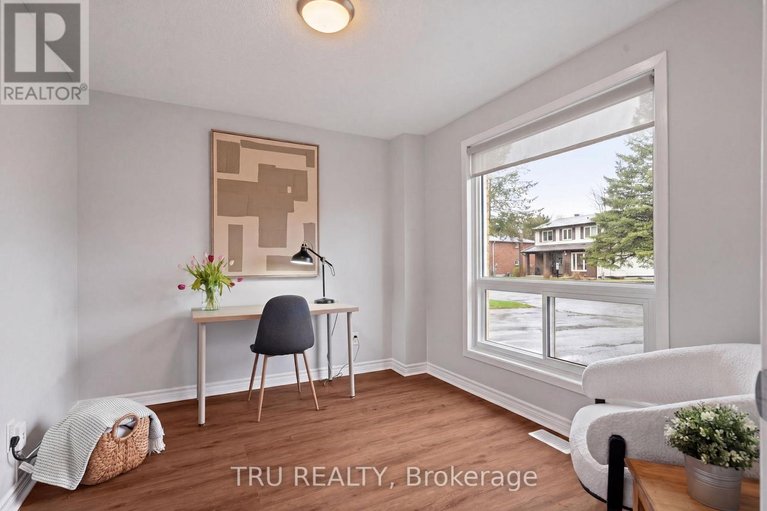 29611395/256-hoylake-crescent/bilberry-creekqueenswood-heights/ottawa/ontario/K1E2M8_10