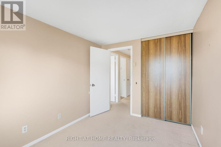 28426609/23d-forester-crescent/westcliffe-estates/ottawa/ontario/K2H8Y1_14