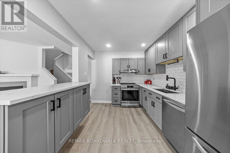 29318250/294-valade-crescent/fallingbrookpineridge/ottawa/ontario/K4A2X3_10