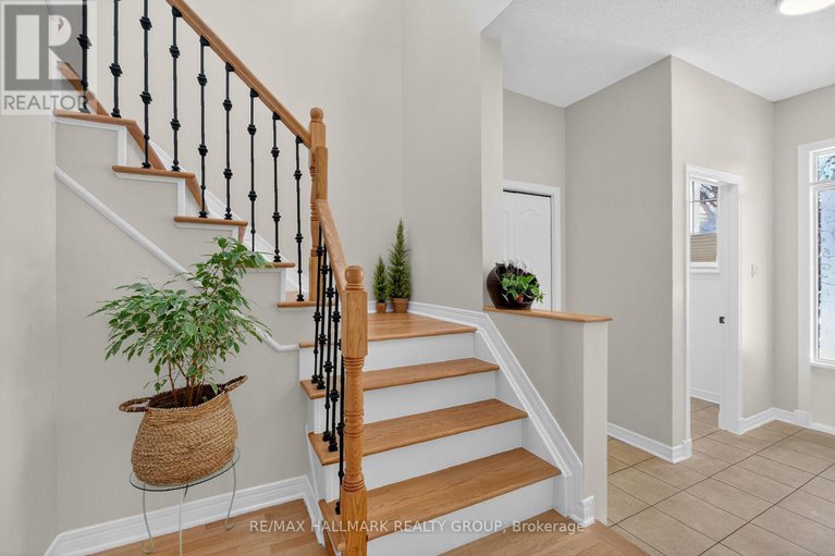 29352241/1952-schroeder-crescent/springridgeeast-village/ottawa/ontario/K4A4P7_27