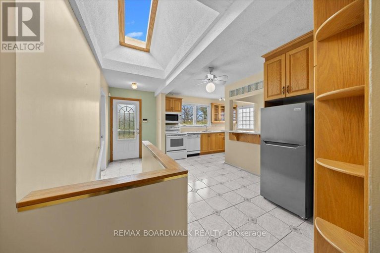 29678881/72-crownhill-street/cardinal-heights/ottawa/ontario/K1J7K8_11