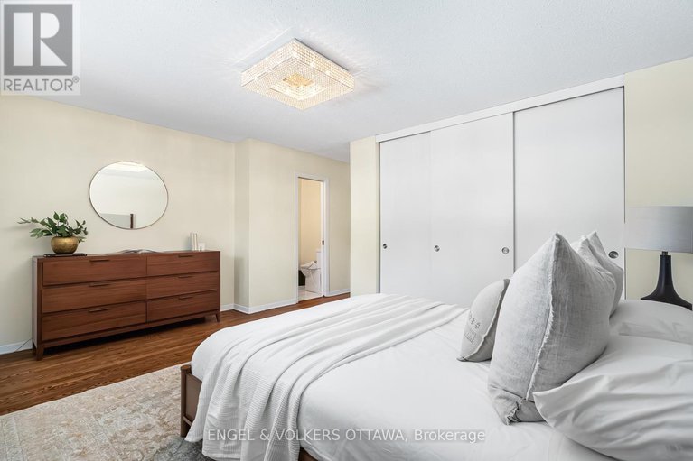 28957862/16-benson-street/borden-farmstewart-farmcarleton-heightsparkwood-hills/ottawa/ontario/K2E5J5_22