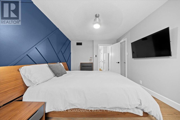 29250494/2065-breezewood-street/springridgeeast-village/ottawa/ontario/K4A4R8_23