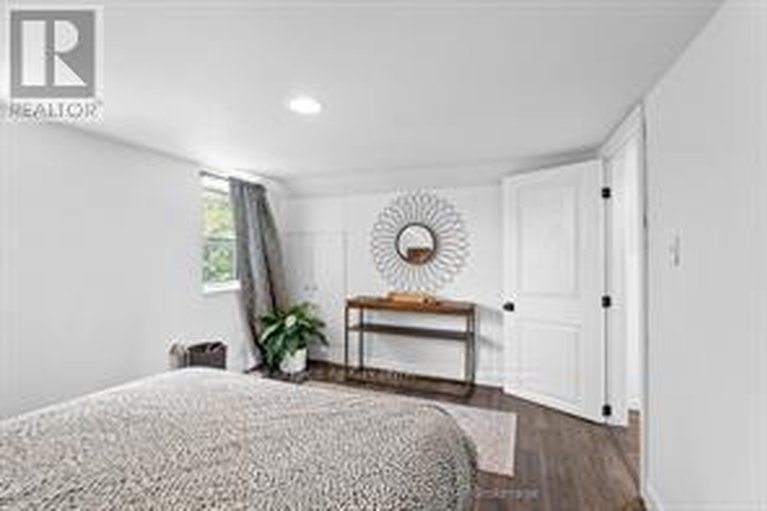 29626971/10-campbell-reid-court/rural-kanata-central/ottawa/ontario/K2K1X7_17