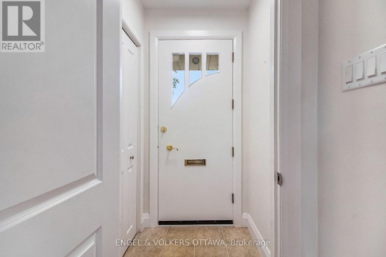 28910018/2061-vincent-street/elmvale-acres/ottawa/ontario/K1G2M8_4