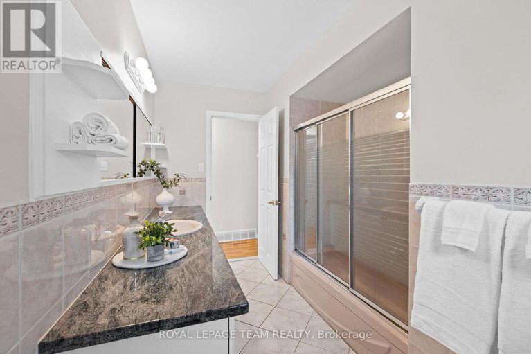28926247/1525-valmarie-avenue/carleton-heights/ottawa/ontario/K2C1V7_20