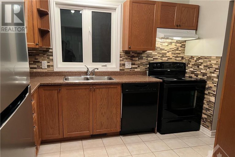 29319586/270-mica-crescent/town-of-rockland/clarence-rockland/ontario/K4K0E2_9