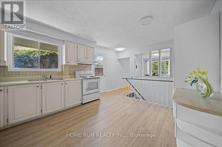 29444216/685-farmington-avenue/riverside-park-south/ottawa/ontario/K1V7H4_30