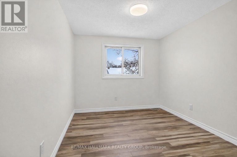 29293423/7-86-esterlawn-private/mckellar-heightsglabar-park/ottawa/ontario/K2A4C1_35