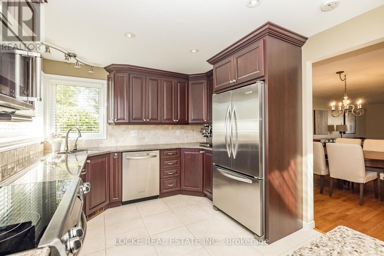 28873478/1668-sansonnet-street/mer-bleuebradley-estatesanderson-park/ottawa/ontario/K1C5Y6_12