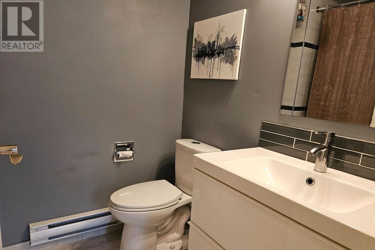 28898191/5-522-riverdale-avenue-n/old-ottawa-south/ottawa/ontario/K1S1S5_15