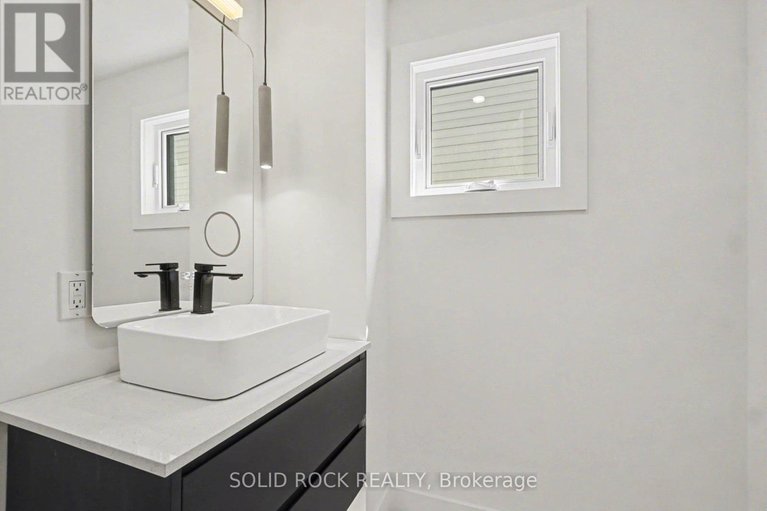 29669928/828-alpine-avenue/queensway-terrace-north/ottawa/ontario/K2B5R6_11