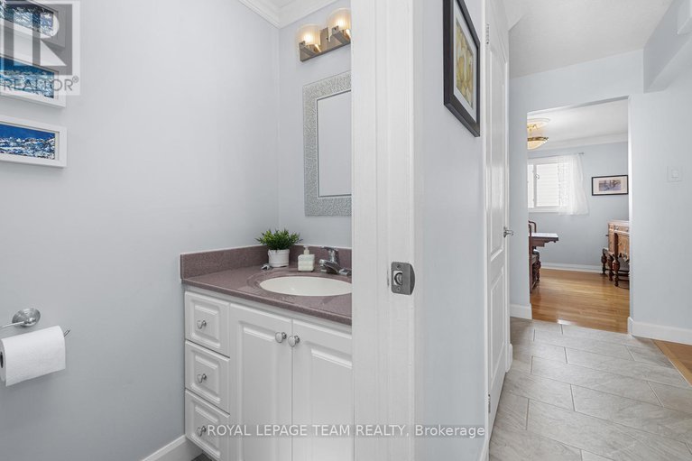 28840948/1179-st-moritz-court/convent-glen-north/ottawa/ontario/K1C2B2_14