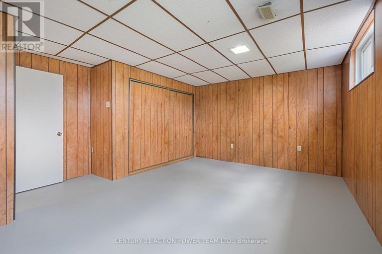 29647357/1535-st-georges-street/bilberry-creekqueenswood-heights/ottawa/ontario/K1E1R1_39