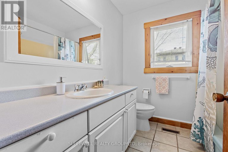 28279892/844-norton-avenue/queensway-terrace-north/ottawa/ontario/K2B5P6_16
