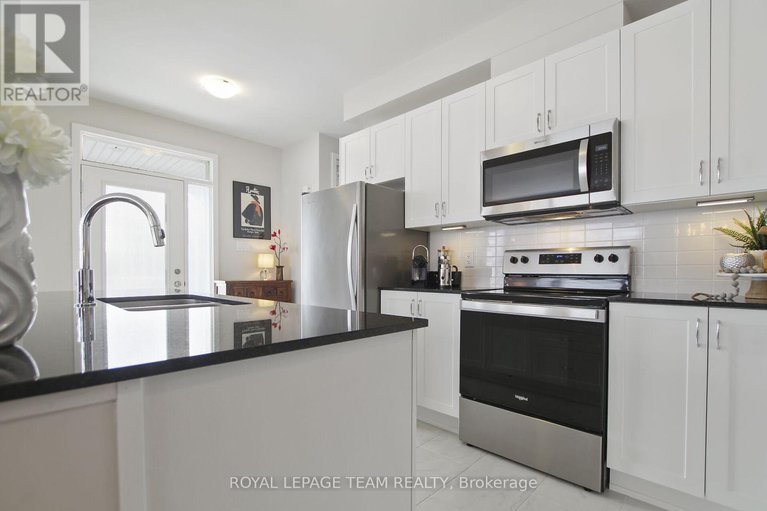 28291753/506-oldenburg-avenue/btwn-franktown-rd-fallowfield-rd/ottawa/ontario/K0A2Z0_7