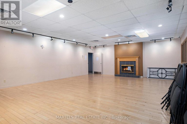 28429605/216-270-brittany-drive/viscount-alexander-park/ottawa/ontario/K1K4M3_17