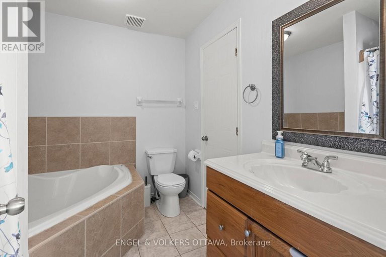 29678244/783-nesting-way/fallingbrookgardenway-south/ottawa/ontario/K4A3X6_19