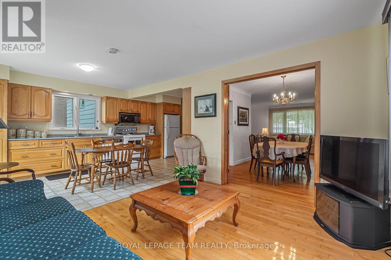 28480333/1166-castle-hill-crescent/copeland-park/ottawa/ontario/K2C2A8_13