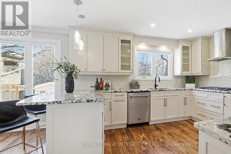 29316968/1055-plante-drive/hunt-clubwestern-community/ottawa/ontario/K1V9E5_12