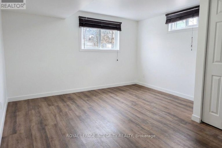 29659906/176-oakridge-boulevard/meadowlandscrestview/ottawa/ontario/K2G2V2_17