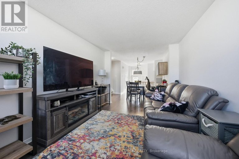 29644136/1902-hennessy-crescent/fallingbrookgardenway-south/ottawa/ontario/K4A3X7_9