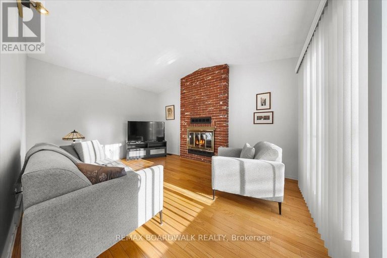 29633977/6241-st-albans-court/convent-glen-north/ottawa/ontario/K1C3C5_23