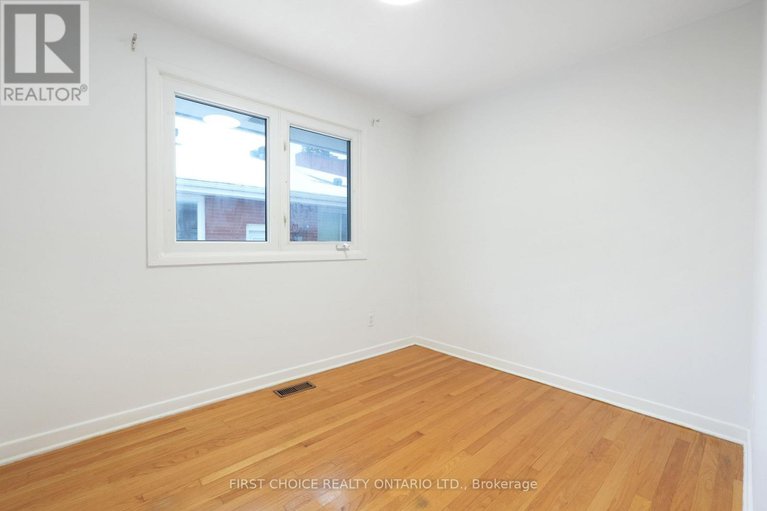 29169954/1753-heron-road/urbandale-acres/ottawa/ontario/K1V6A2_18