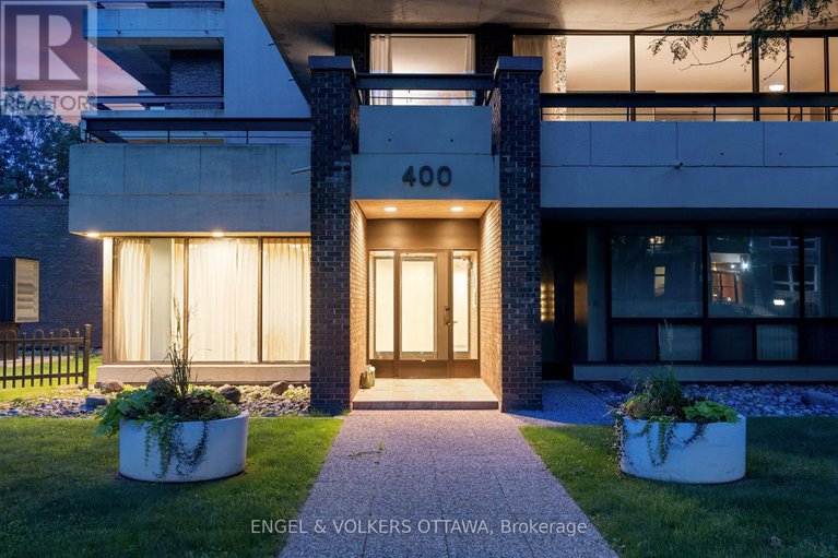 28619826/8a-400-laurier-avenue-e/sandy-hill/ottawa/ontario/K1N8Y2_4
