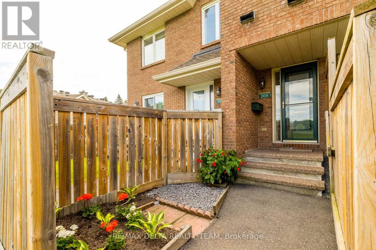 28473822/205-1720-marsala-crescent/fallingbrookpineridge/ottawa/ontario/K4A2G8_1