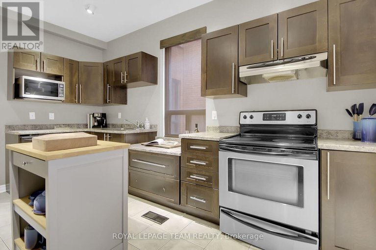 28807289/57-argyle-avenue/ottawa-centregolden-triangle/ottawa/ontario/K2P1B3_13