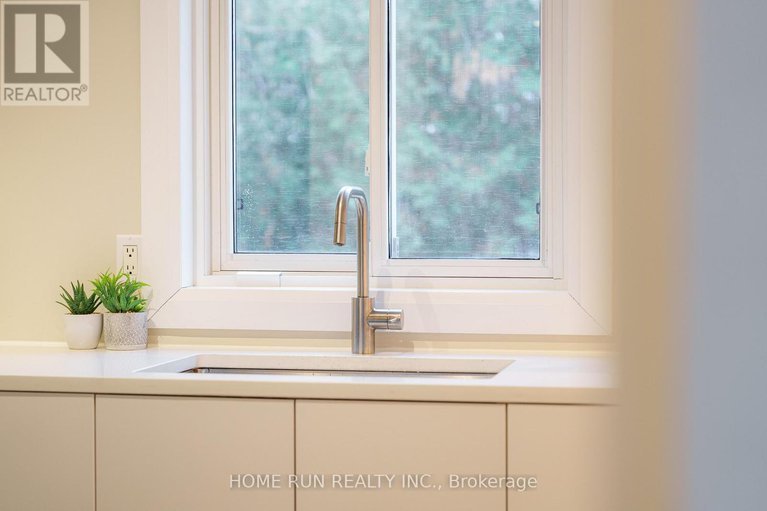 29108285/43-rothesay-drive/glencairnhazeldean/ottawa/ontario/K2L1N6_12