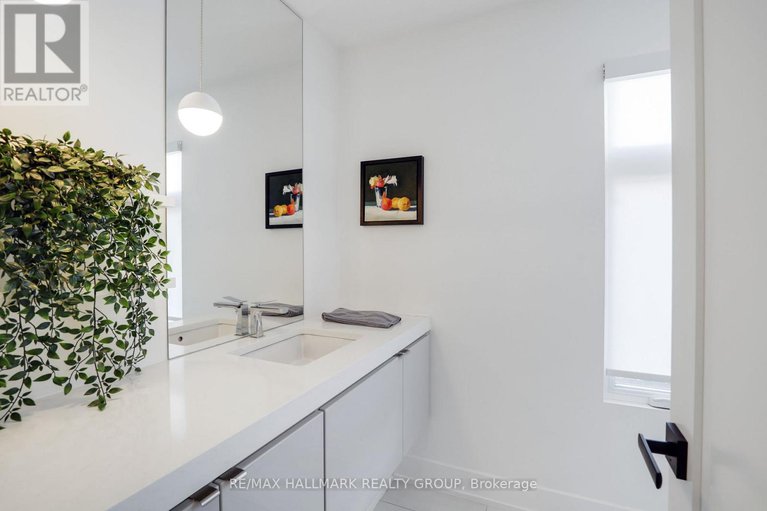 28843847/2154-rice-avenue/woodroffe/ottawa/ontario/K2A0C4_31