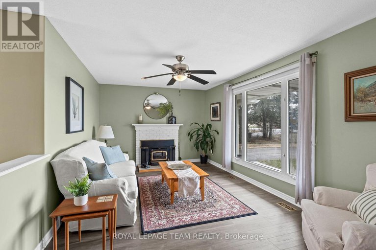 28656808/6481-rideau-valley-drive-n/manotick-south-to-roger-stevens/ottawa/ontario/K4M1B3_7