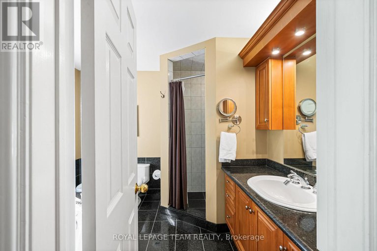28906367/1601-apeldoorn-avenue/carleton-heights/ottawa/ontario/K2C1V4_21